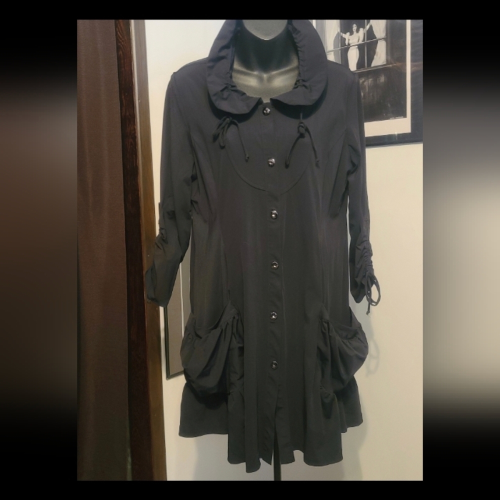 Chic Black Women's Versatile Wardrobe Piece